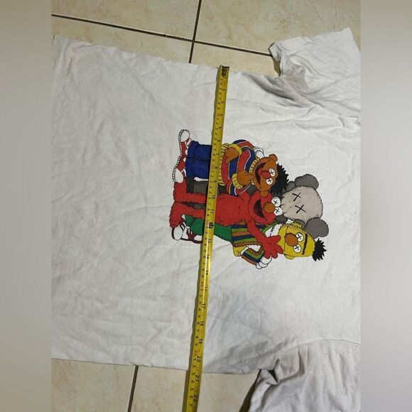 Kaws x Uniqlo Sesame Street Elmo Bert Ernie Tee Shirt Men’s Size M - Picture 7 of 9
